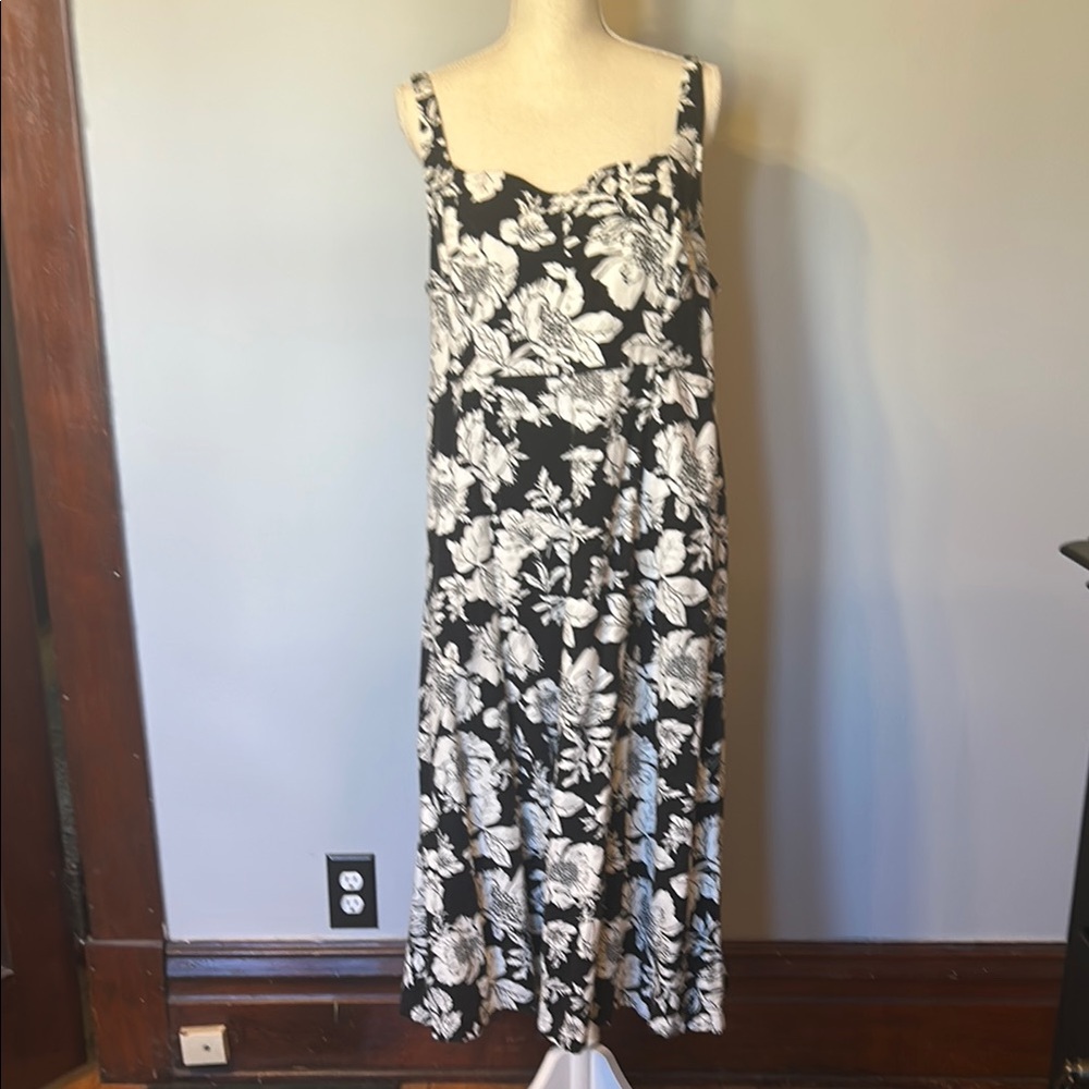 Floral Black and White Dress with pockets